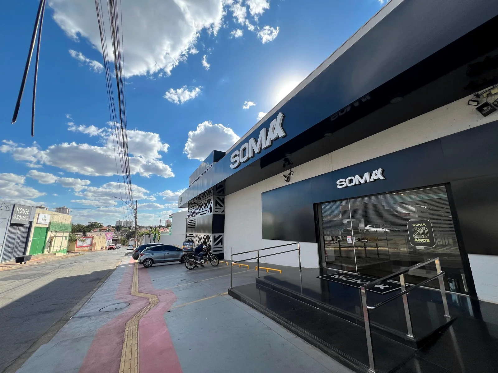 Fotografia real da sede do Grupo Soma Contabilidade em Goiânia