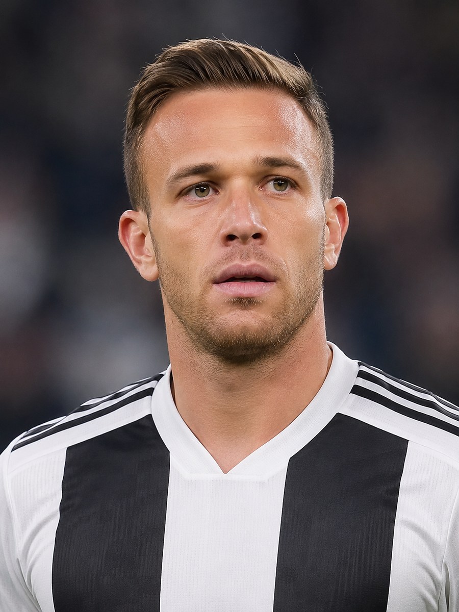 Retrato editorial de Arthur Melo
