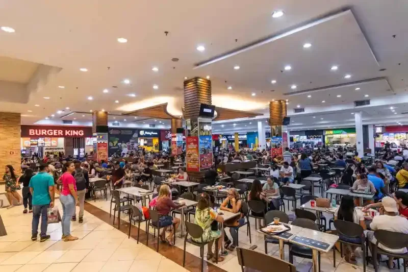 Praça de alimentação do Araguaia Shopping