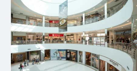 Área interna do Goiânia Shopping no Setor Bueno