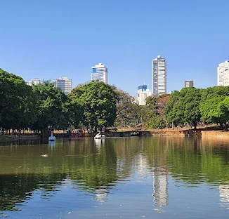 Pedalinho no Lago das Rosas em Goiânia