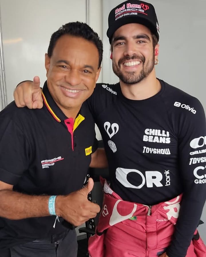 Beto Brasil com o ator e piloto Caio Castro