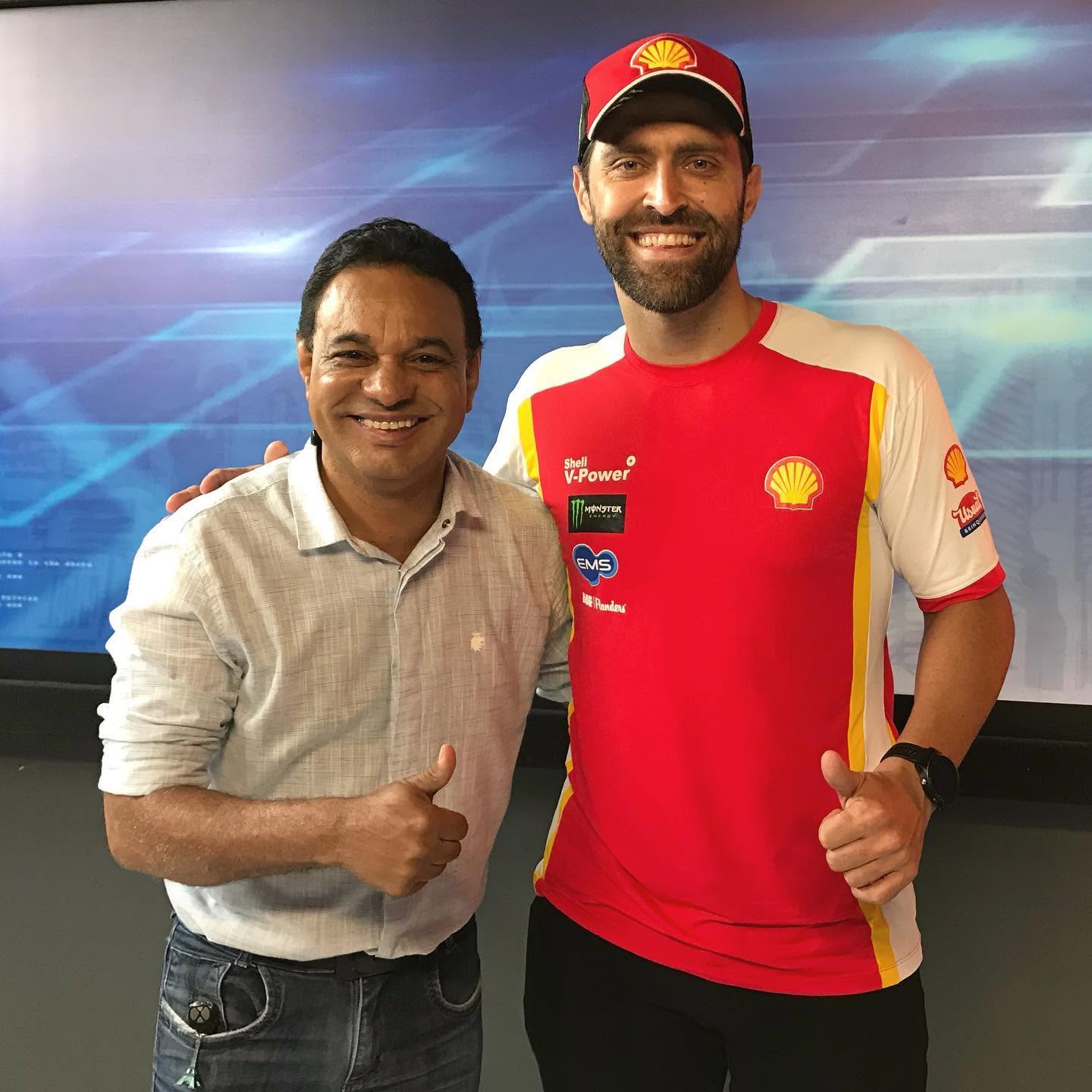 Beto Brasil com o piloto Átila Abreu
