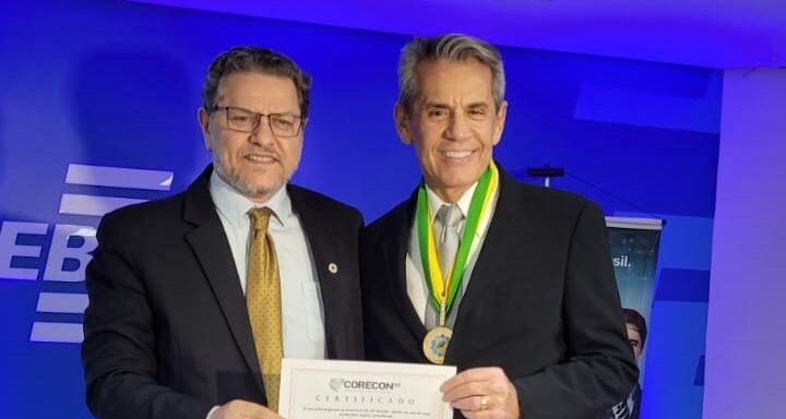 Zé Garrote durante homenagem ligada ao mérito econômico